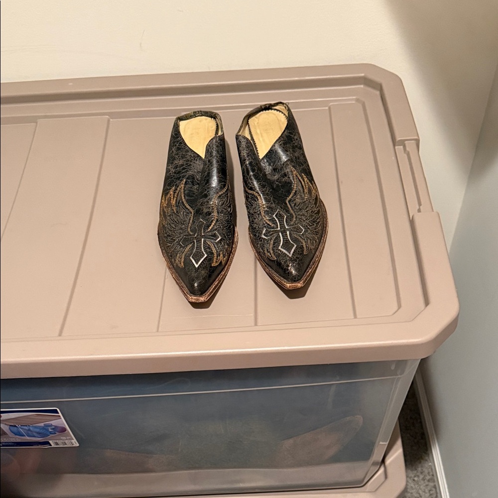 Corral mules